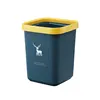 Cerf vert foncé et jaune