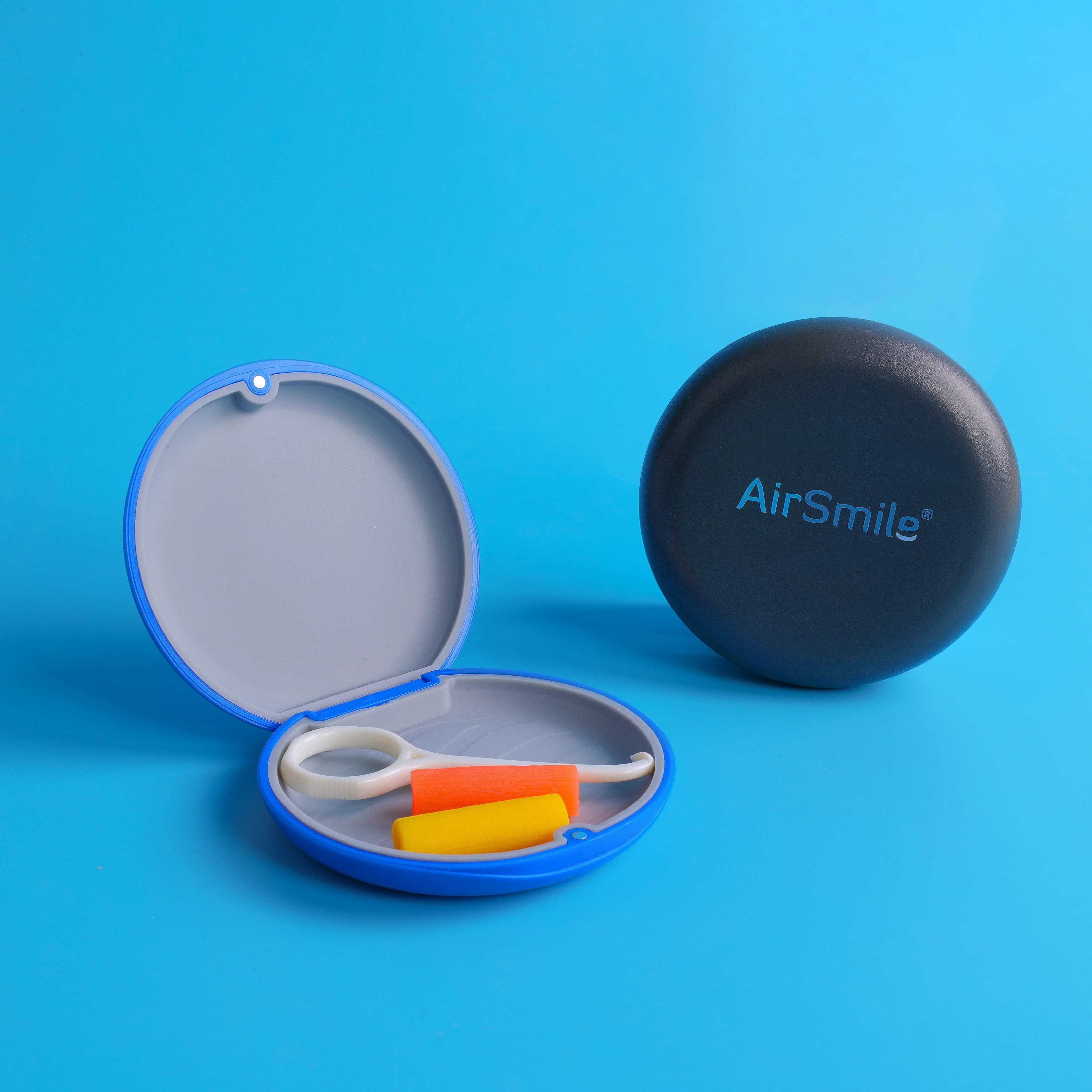 Elegant Silicone Pad Denture Box Compact and Secure Retainer Case with Soft Interior for Aligners