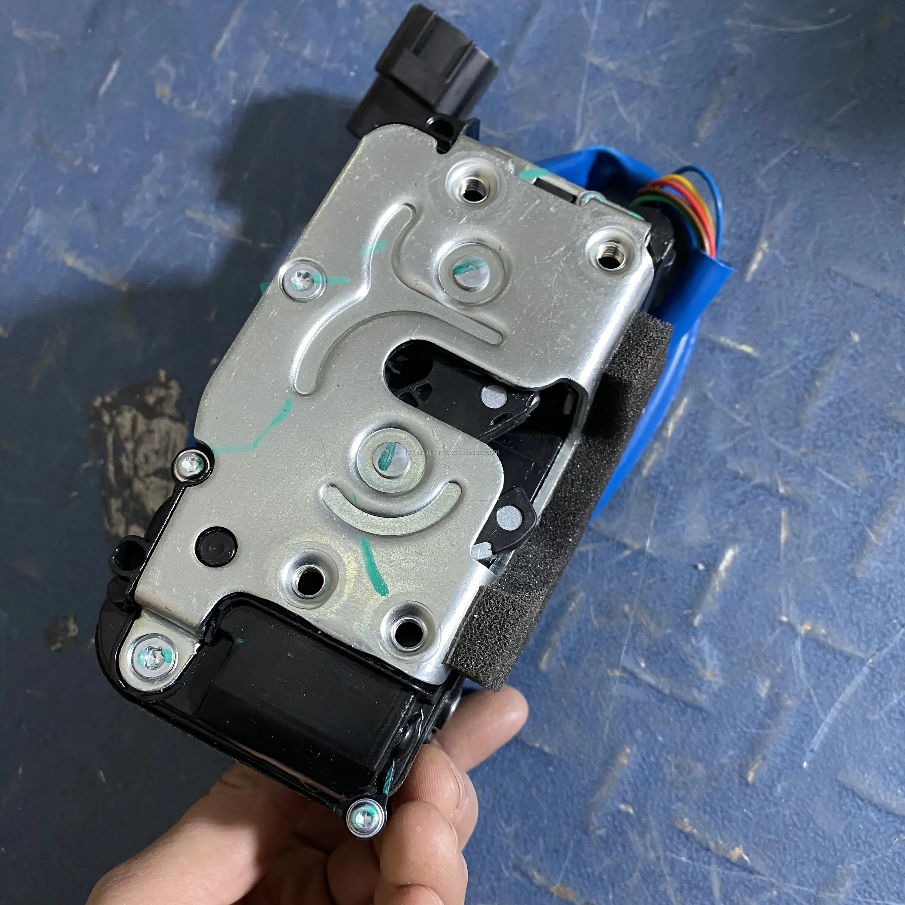 Original Truck Parts - Right Door Lock Assembly AZ166434000018
