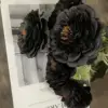 Gris oscuro