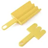 Tres filas de amarillo.