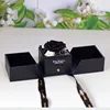 Negro doble caja abierta flor negra material auxiliar