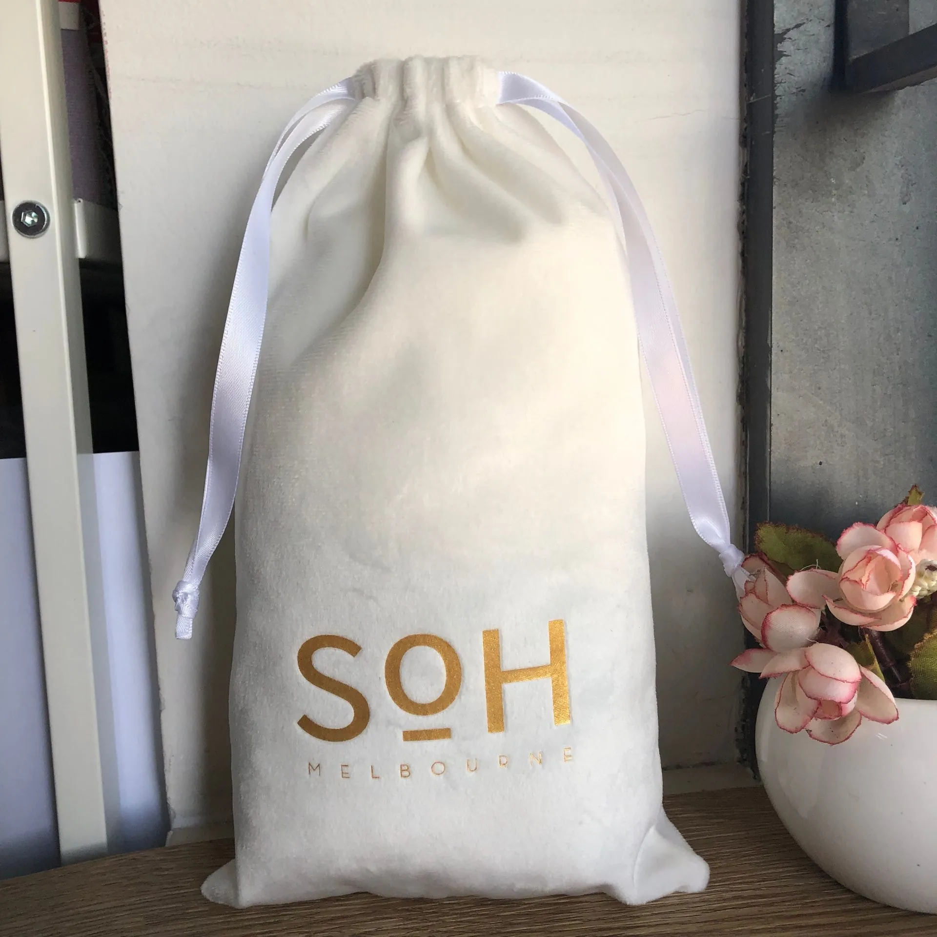 Custom Eco-Friendly White Velvet Dust Bags for Jewelry  display picture 2