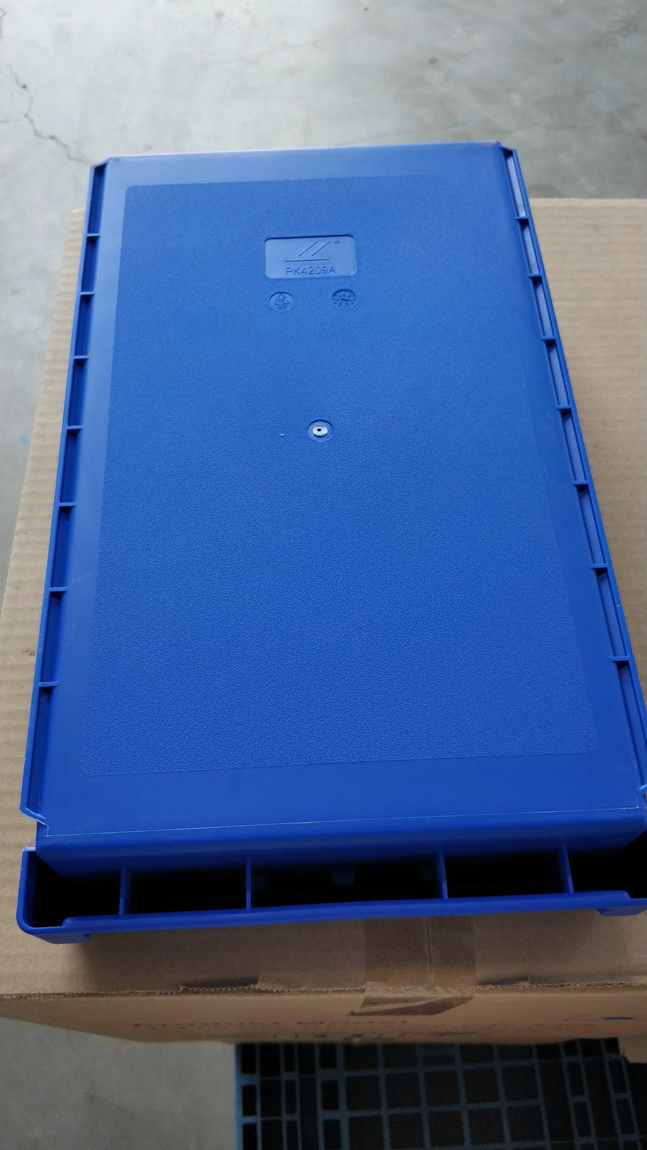 Plastic  bin (5)