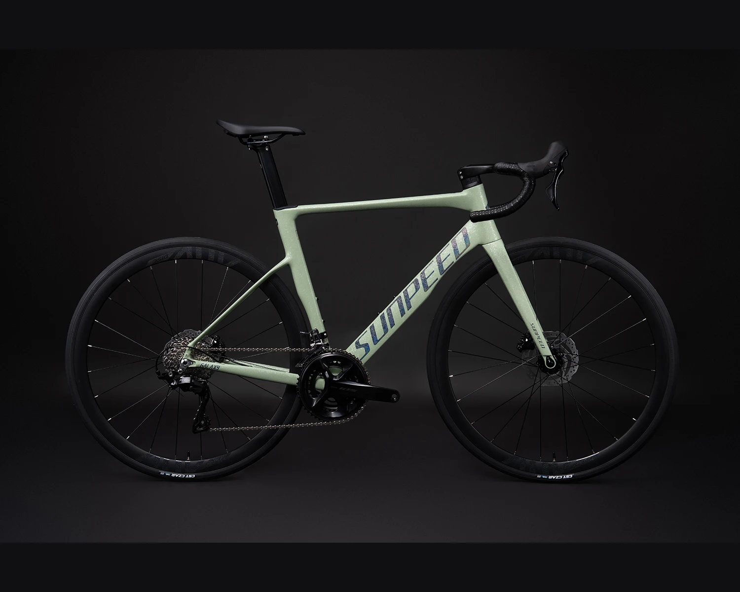 9.8kg Aluminium Alloy 700C Road Bike with Shimano 105 Groupset, 24