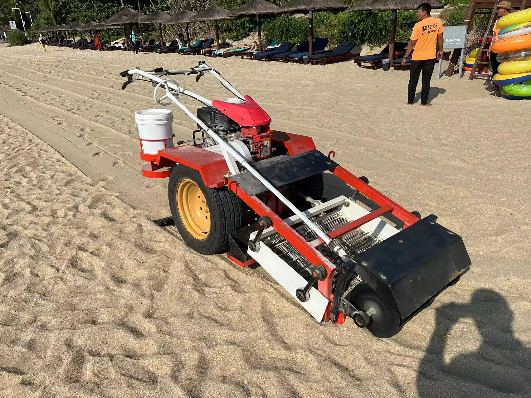 Shell Cleaning Machine Hand Held Tractor for Efficient Beach Volleyball Court Cleaning