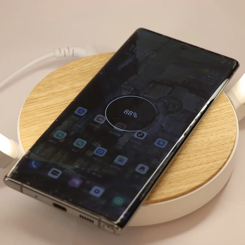 Оптовая продажа скандинавские современные роскошные декоративные Usb Беспроводная зарядка офисная Светодиодная настольная лампа