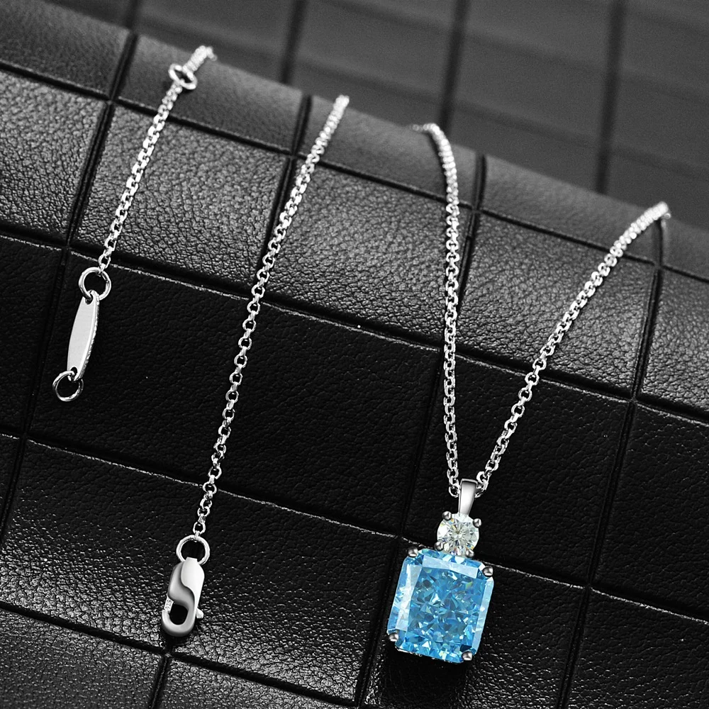 925 Sterling Silver Pendant Necklace with Moissanite