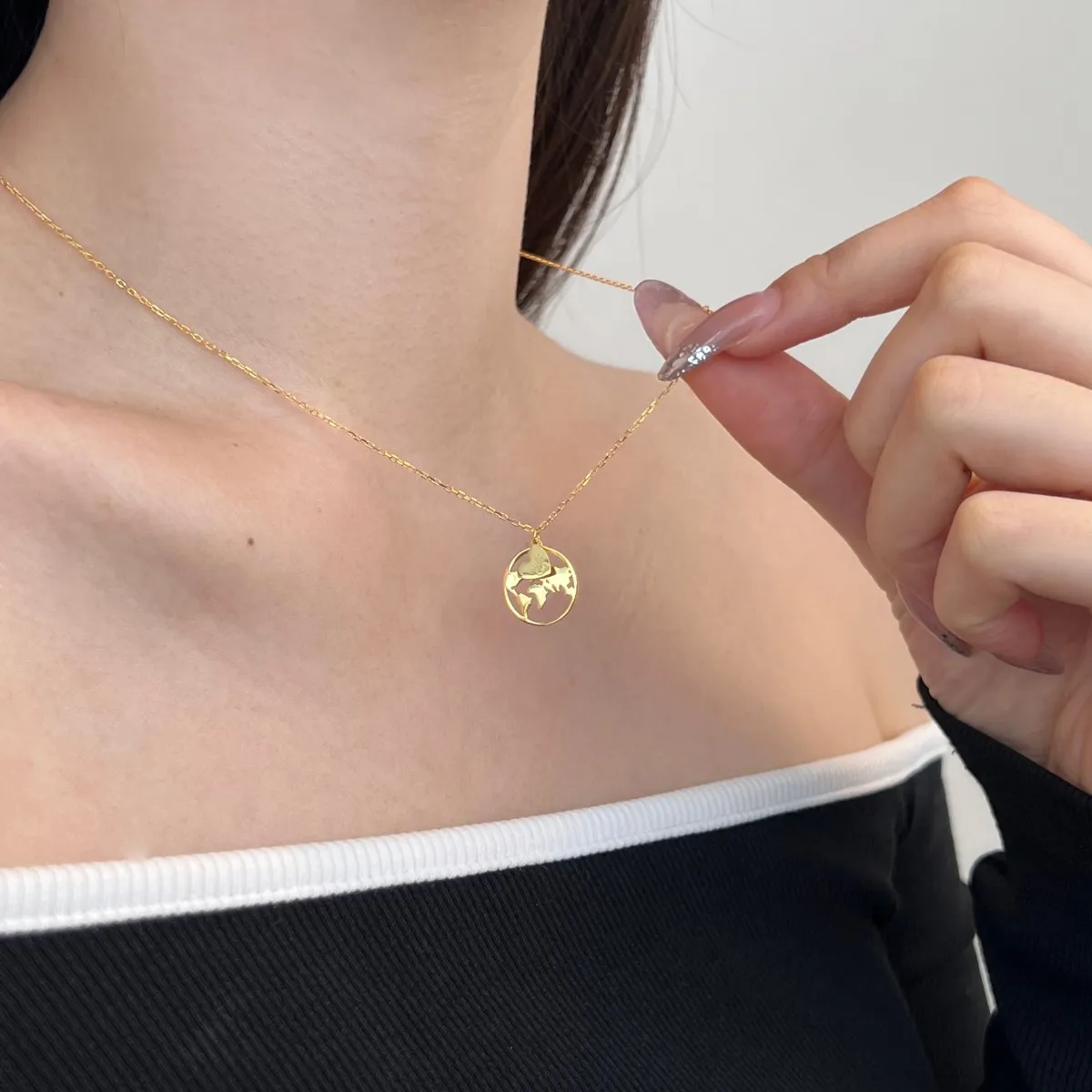 KAKODIY Matte 925 Sterling Silver Travel Globe World Map Pendant Necklace Round 18K Gold Plated Hollow Necklace for Women detail 4