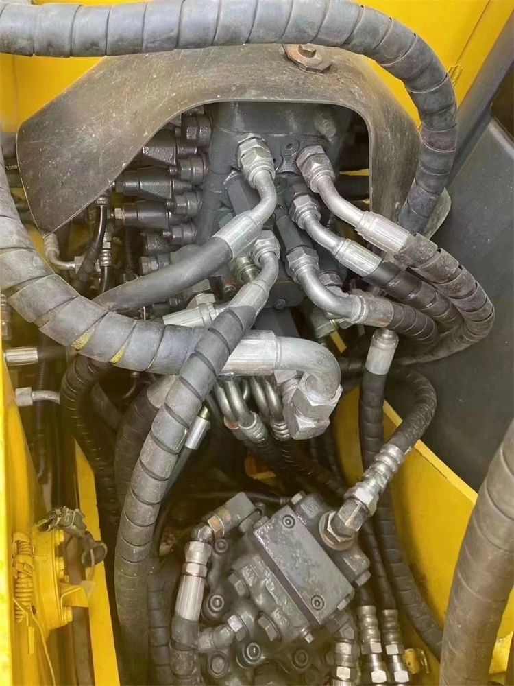 Used Komatsu PC70-8 Excavator with 1400 Working Hours 6500KG Operating Weight and 0.3m³ Bucket Capacity