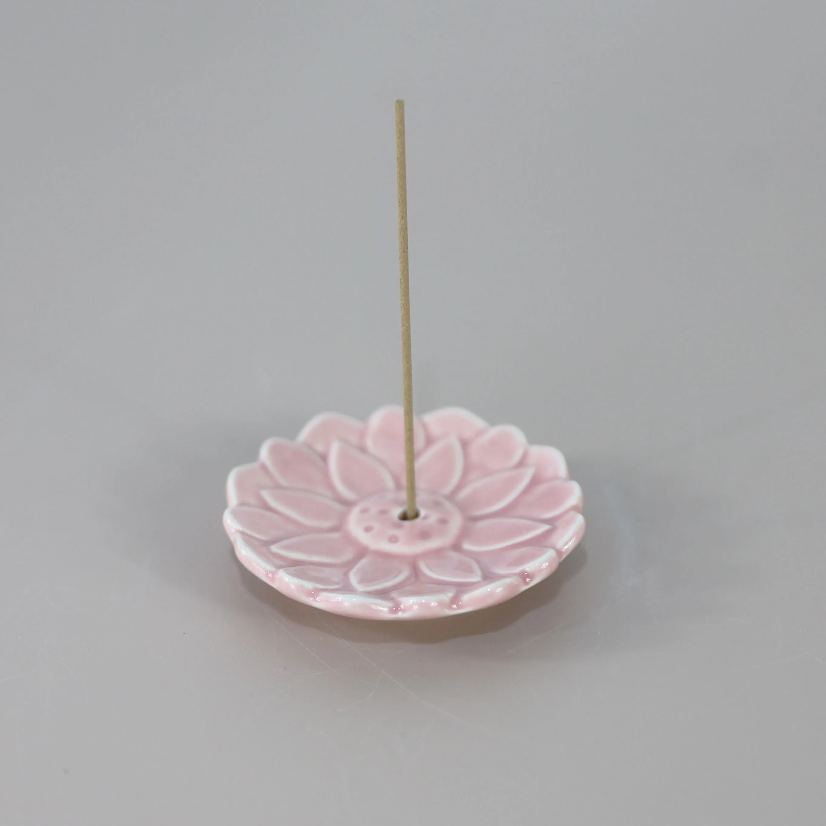 Synwish Custom Color Unique Lotus Flower Ceramic Incense Holder Incense And Incense Burners for Home Decoration details