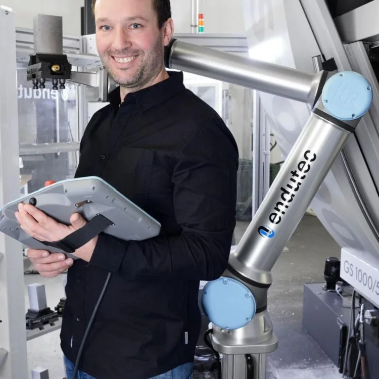 High Quality Professional Cobot Universal Robot UR 10e With 1300MM Reach As Material Handling and Assembling Equipment