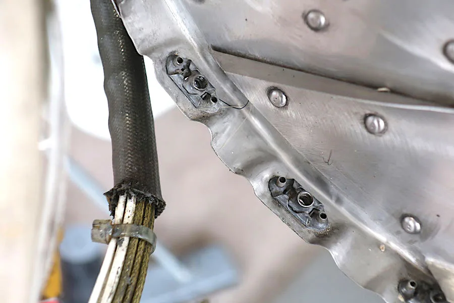 TY13245MD ミッキーマウス用ナットプレートドリルボルト 1/4