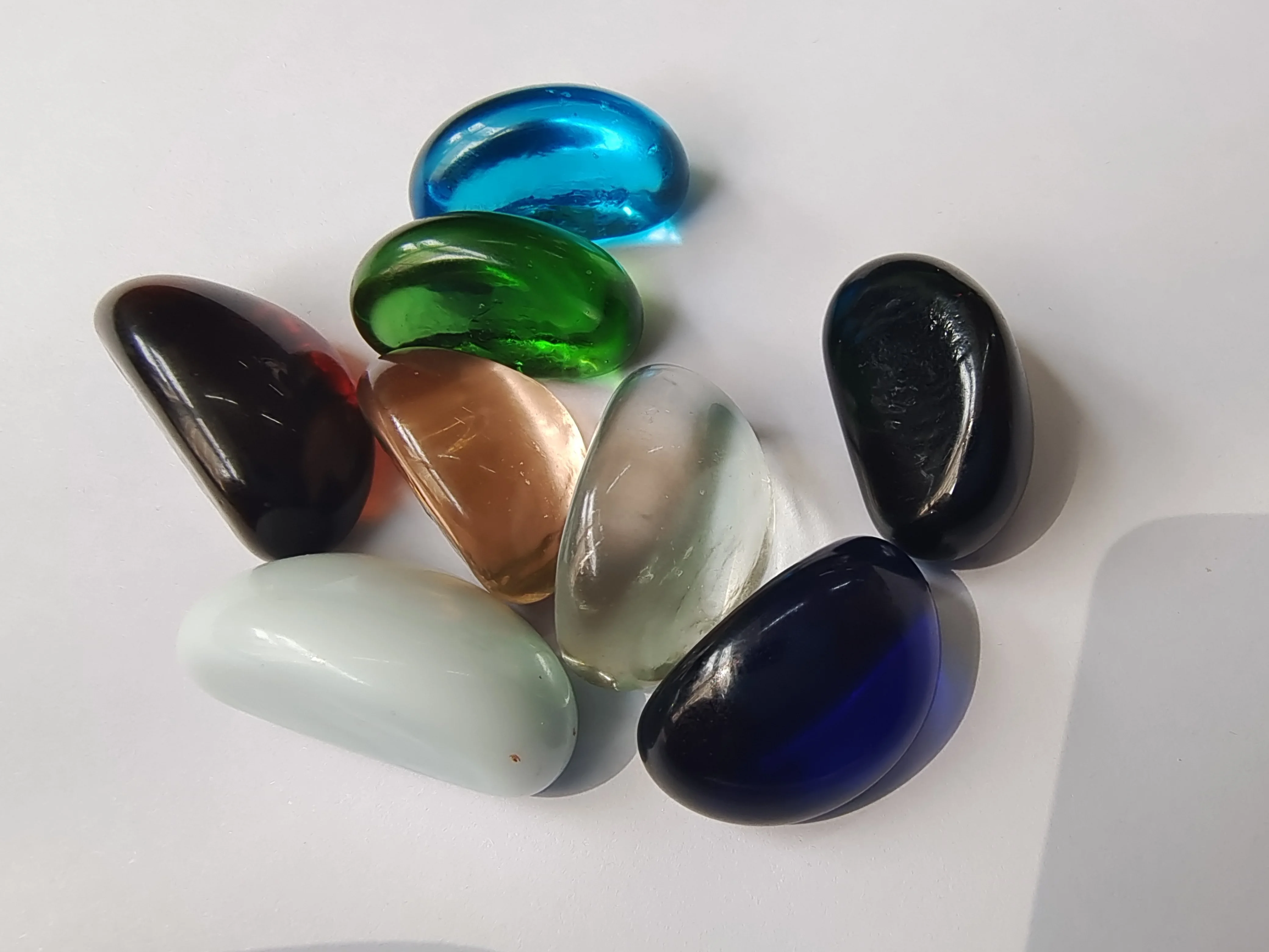 Bulk color polished Yuhua stone Price Natural pebble garden aquarium landscape color pattern glass beads price Paving stone