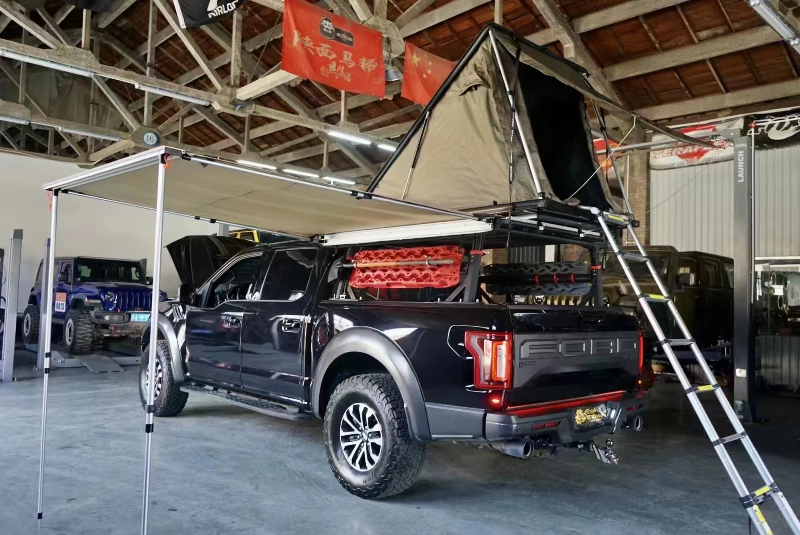 2024 Thinnest Aluminium Hard Shell Triangle Car Roof Top Tents Camping 2 Person Hardtop Light