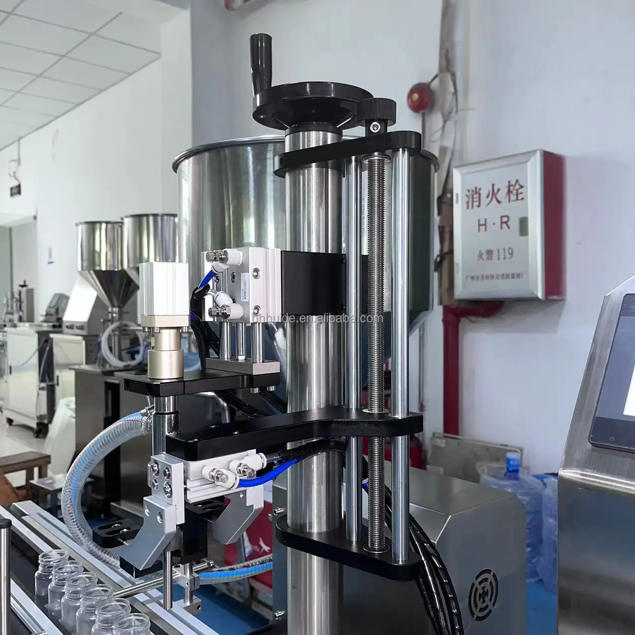 New Design Servo Motor Gear Pump Liquid Filling Machine Automatic