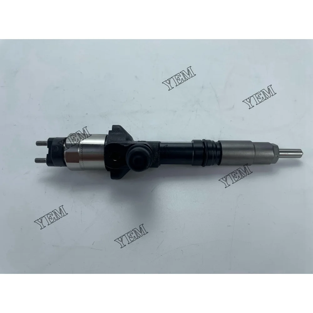 1J500-53051 Fuel Injector 1J500-53051 for Kubota V3800 Engine Injector