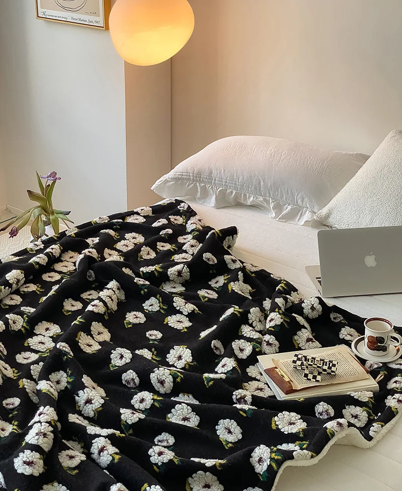 Korean Style Soft New Design Custom Jacquard Flower   Warm  Fleece  Sherpa Bonded Throw Blanket For decoration manufacture