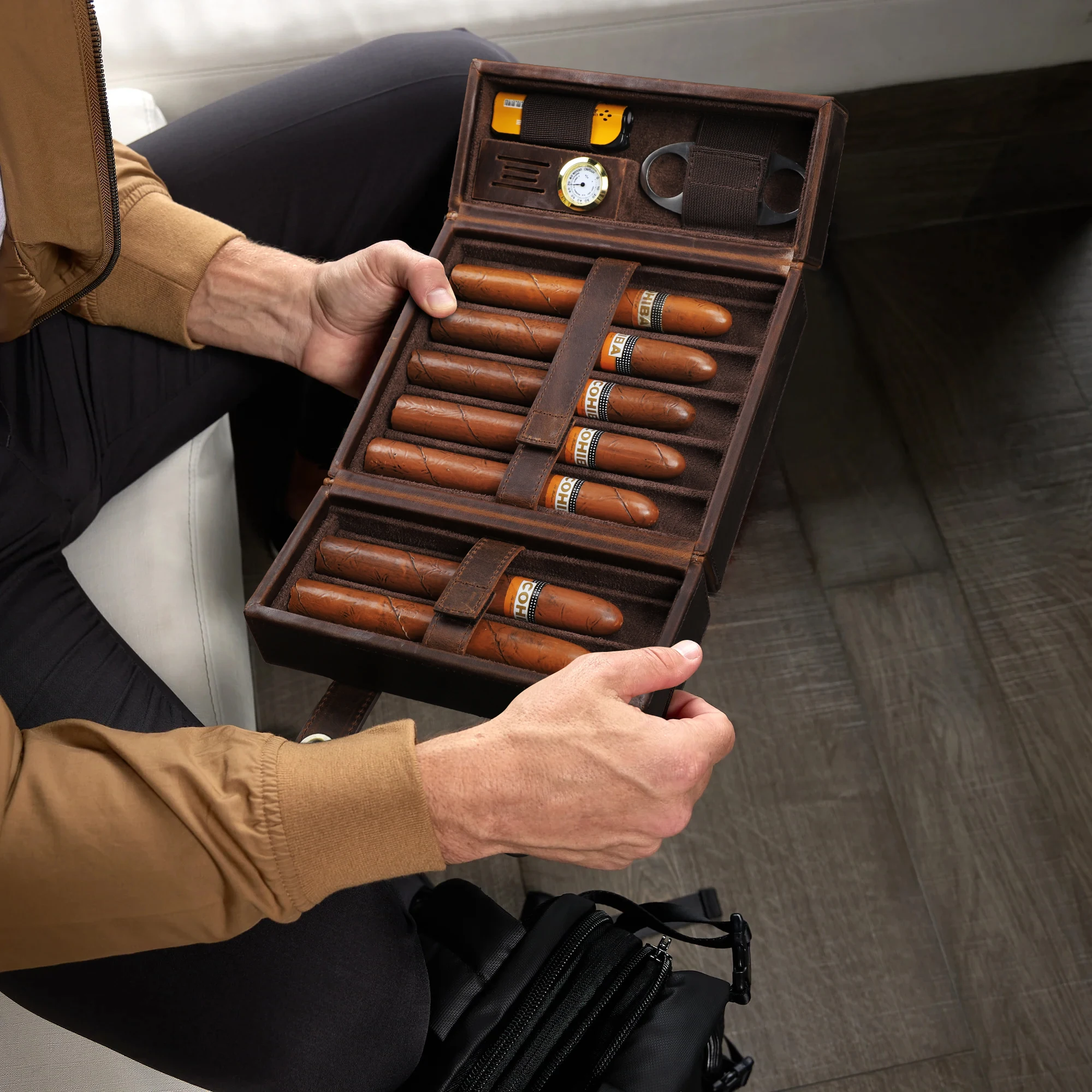 Custom Coffee Color Leather Cigar Humidor 7 Slot Portable Travel Cigar Case with Moisturizing Agent Slot