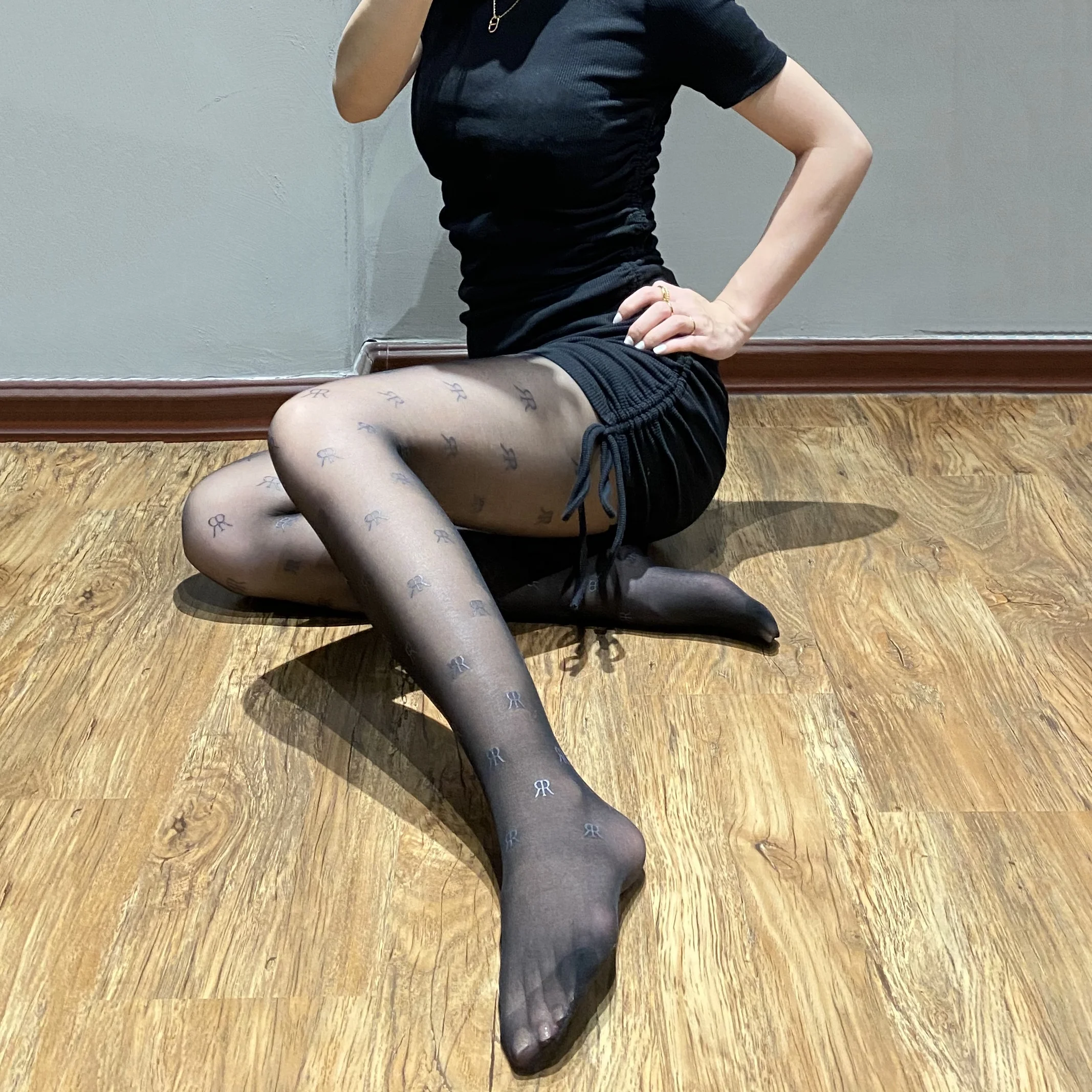 OEM оптовая продажа Популярные Роскошные женские колготки с принтом и логотипом британские