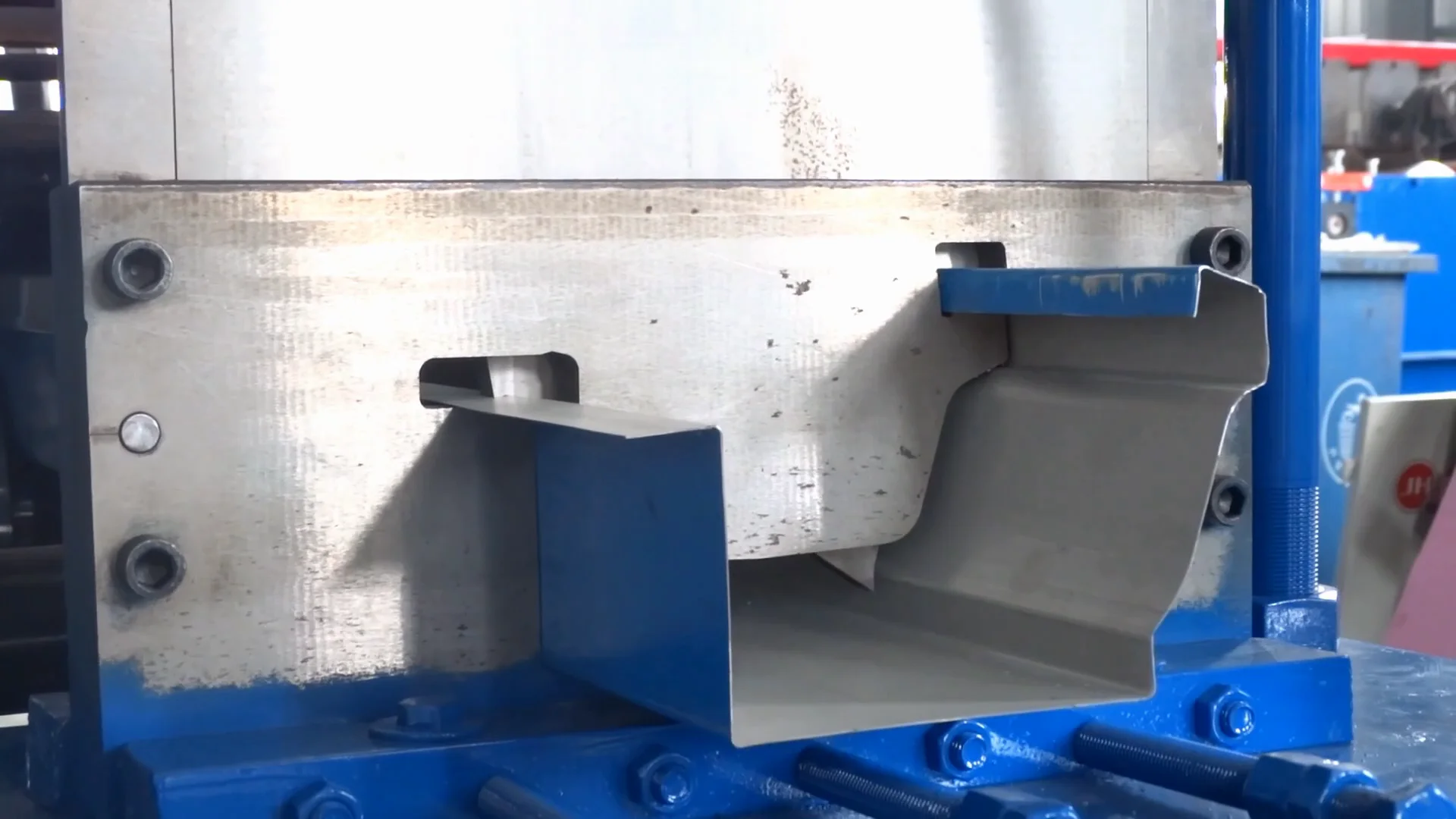 Hn Hot Sale Roof Gutter Machine Rain Collecting Gutter Making Machine 6