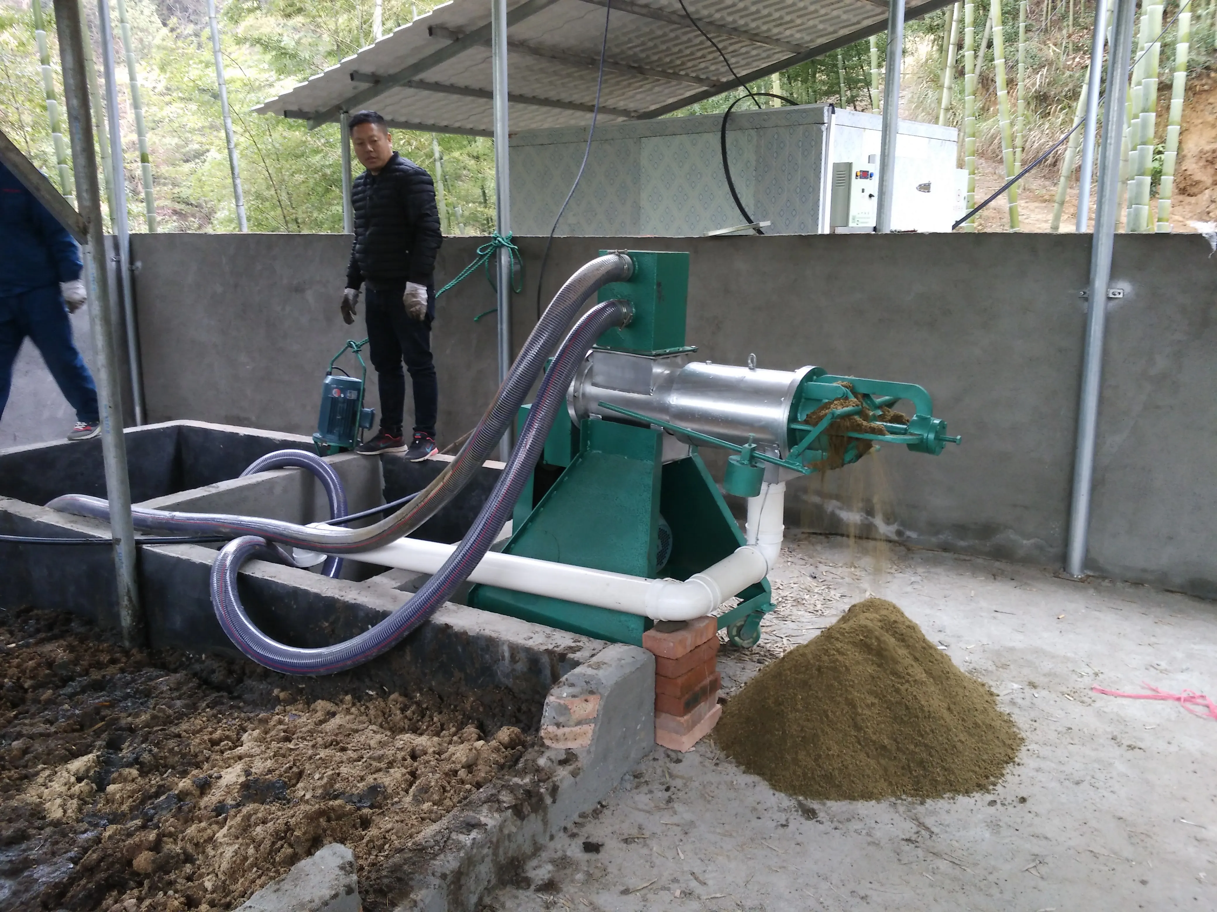 The difference between vertical high temperature aerobic organic fertilizer fermenter and horizontal fermenter