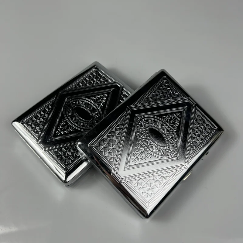 New Design Metal Engraving Personality Creative Clamshell Cigarette Packs Ultra Thin Portable Cigarette Case