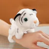 Tigre bianca in piedi sulla spalla [può essere un braccialetto]]