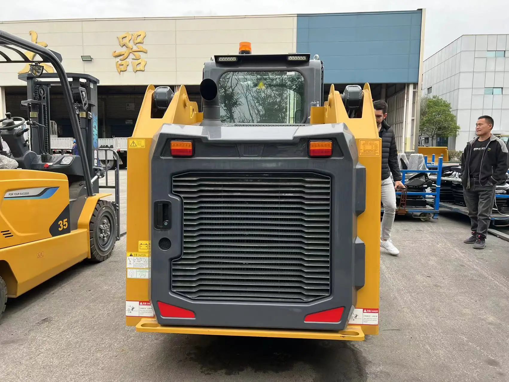 Mini Skid Steer Loader XC740K Operating Weight 3T Mini Loader With Rated Load 850KG
