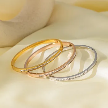 Women's Gold-Plated Stainless Steel Bracelet Non Oxidizable Fashion Bangle for Gift Charms