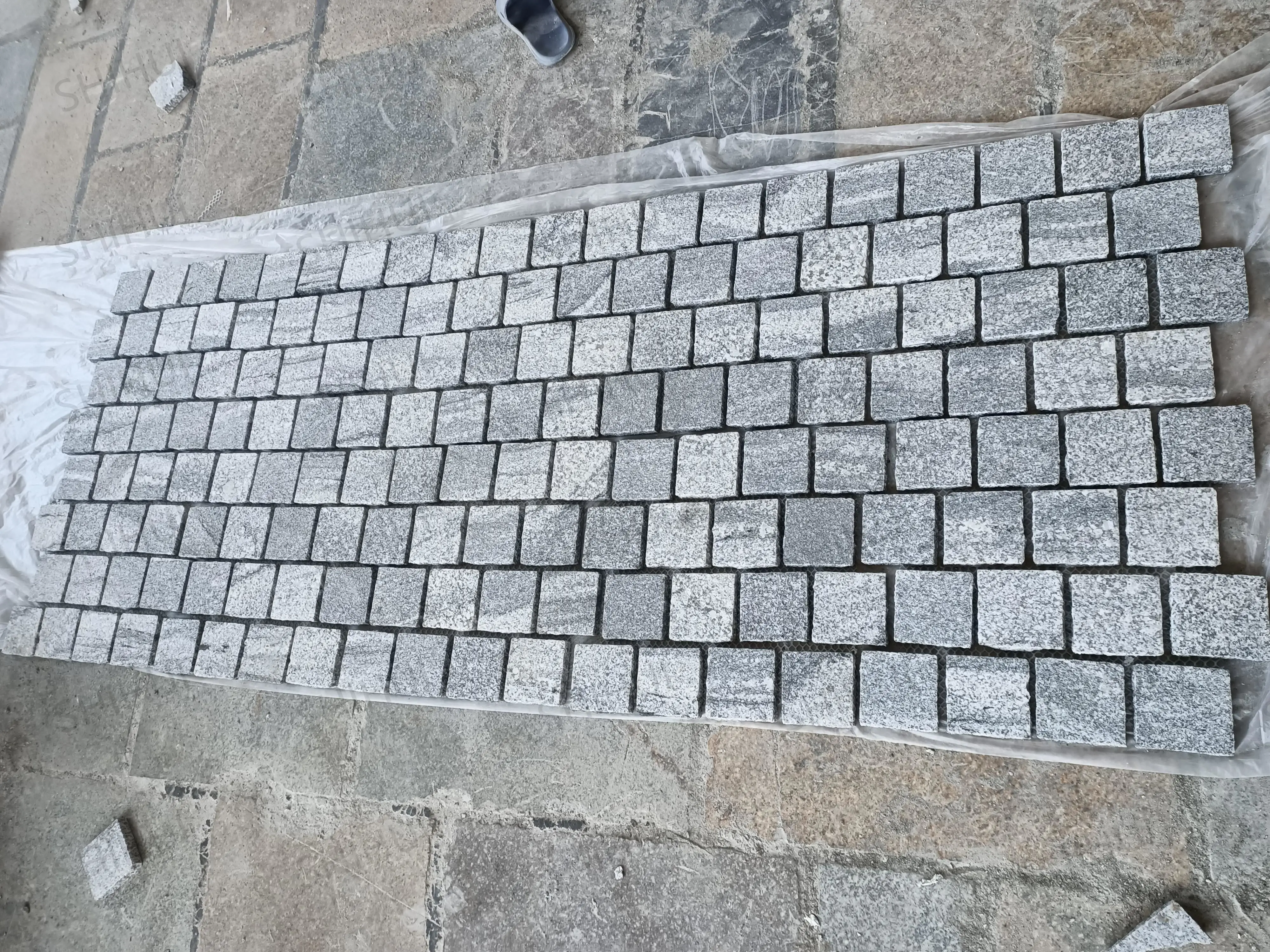 SH STONE Patios Old Fantasy Granite Cube Brick Pattern Flamed Surface Natural Split Edge Paving Pavers Stone Mesh Cobblestone