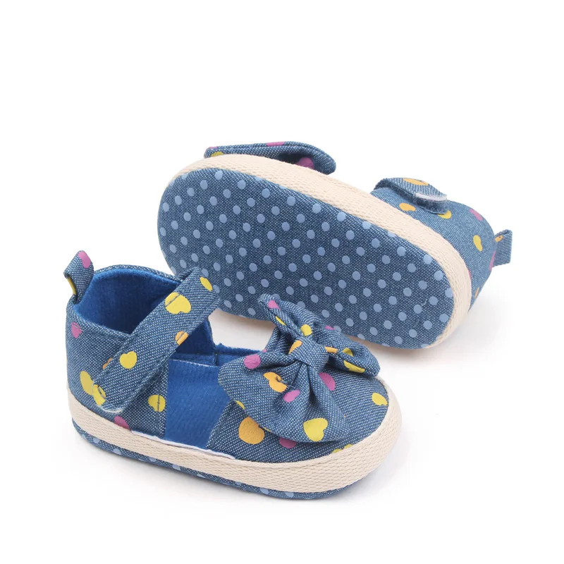 Hot Selling Dot Design Soft Sole Baby Newborn Girl Shoes 2023 factory