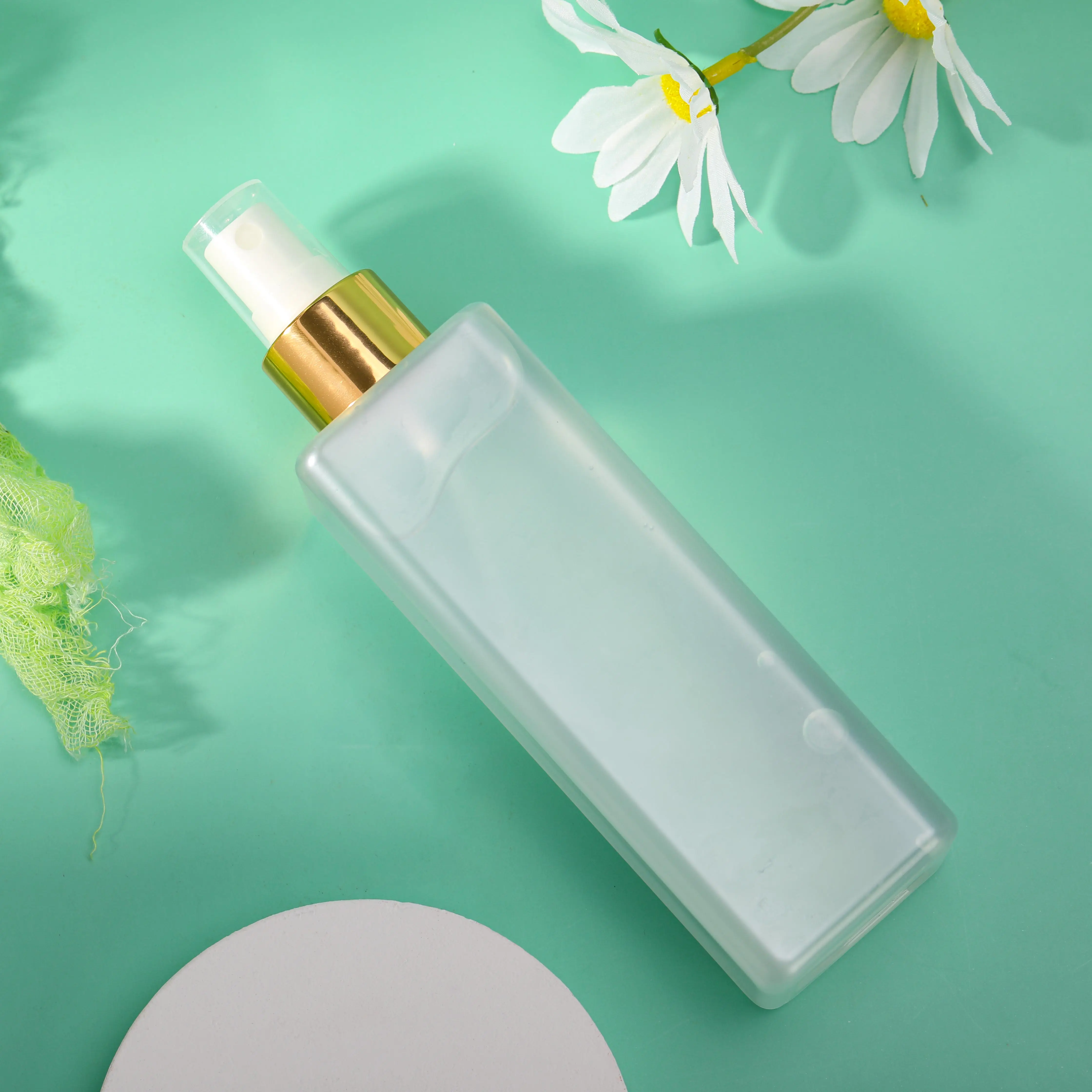 Wholesale Quantity Convenient Sprayer Container Translucent Serums With Pretty Frosted Plastic Spray Bottle