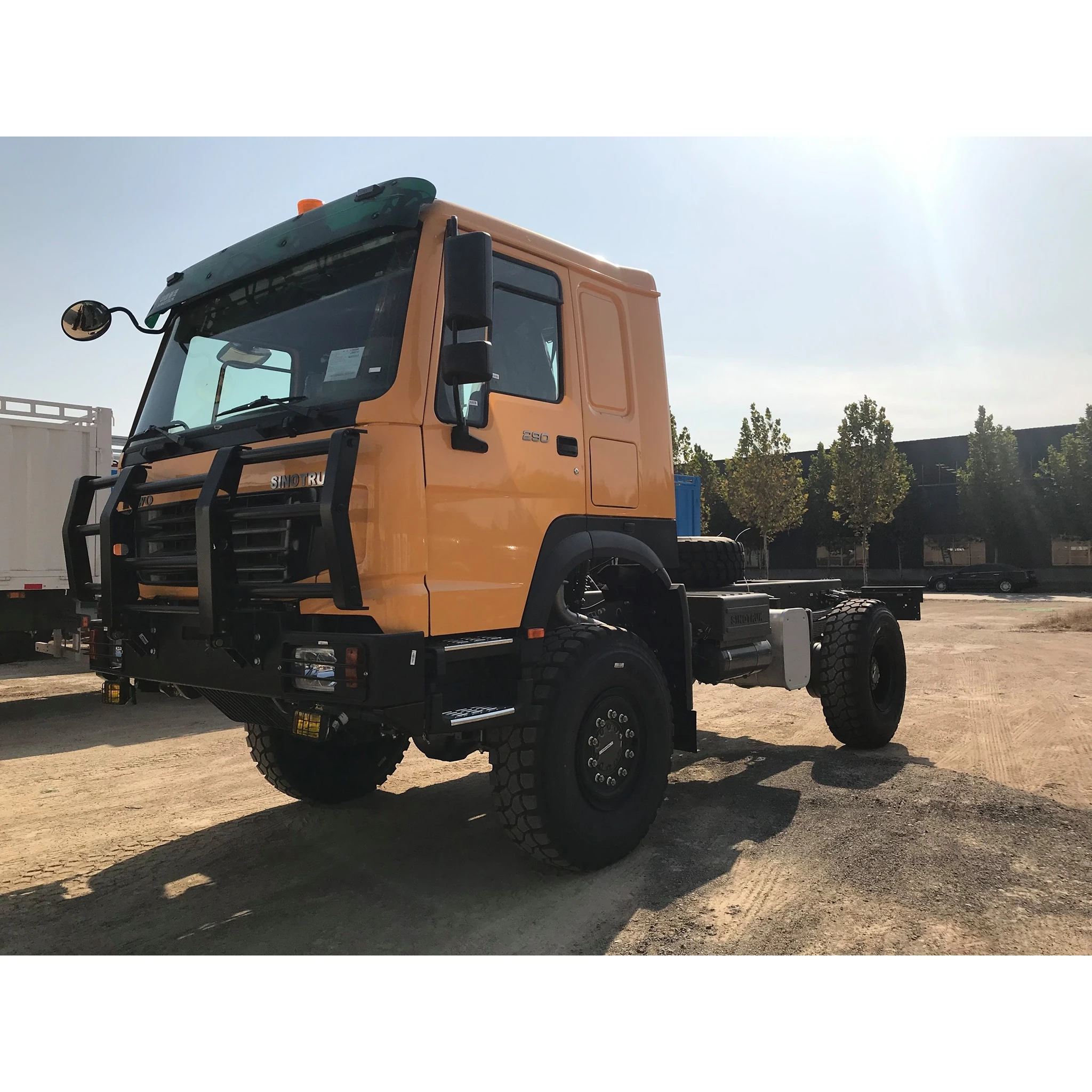 sinotruk howo 4x4 all wheel drive truck chassis 14.