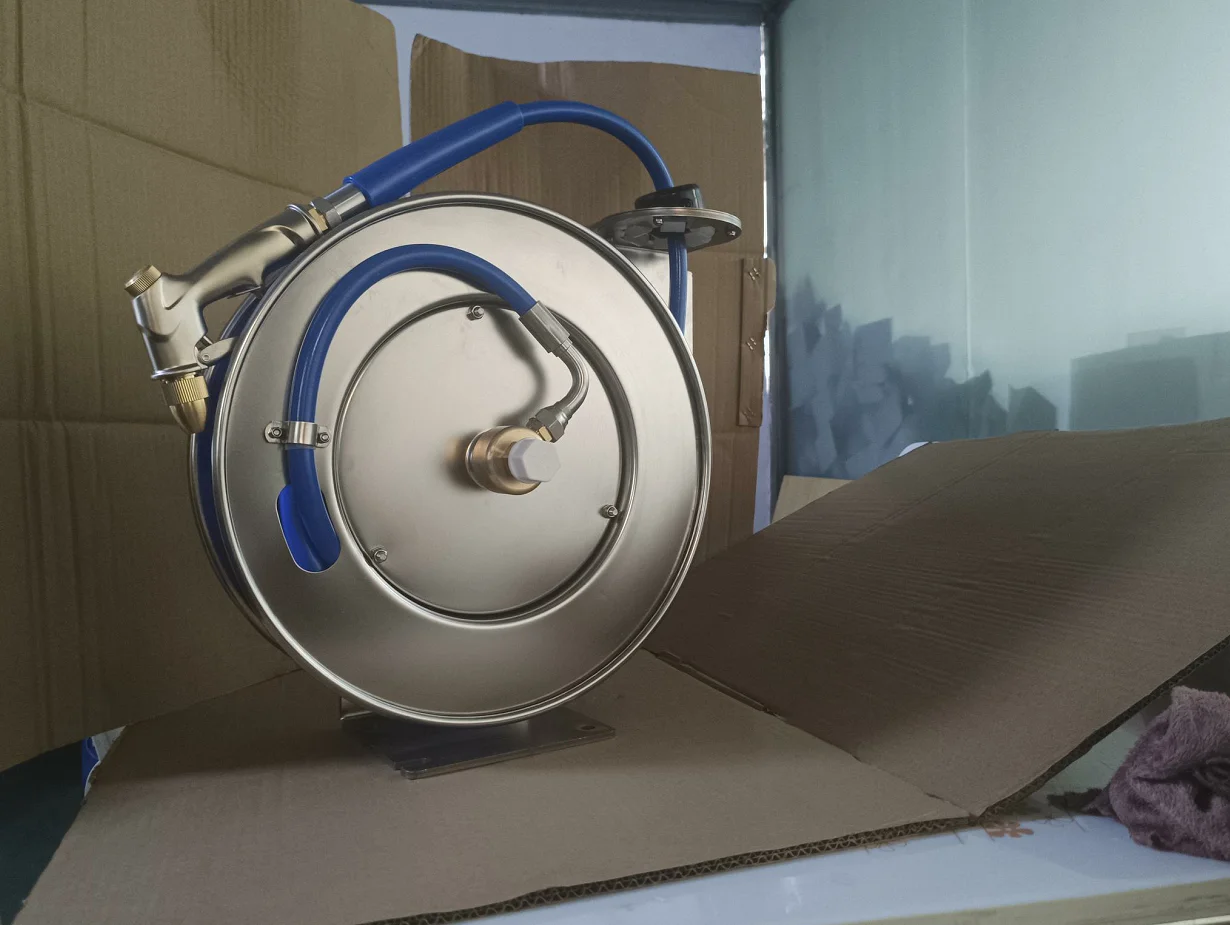 Stainless Steel Classic Water Gun Commercial Kitchen Bathroom High Flow Spray Valve Spring Retractable Pre-Rinse Reel Cable Hose manufacture