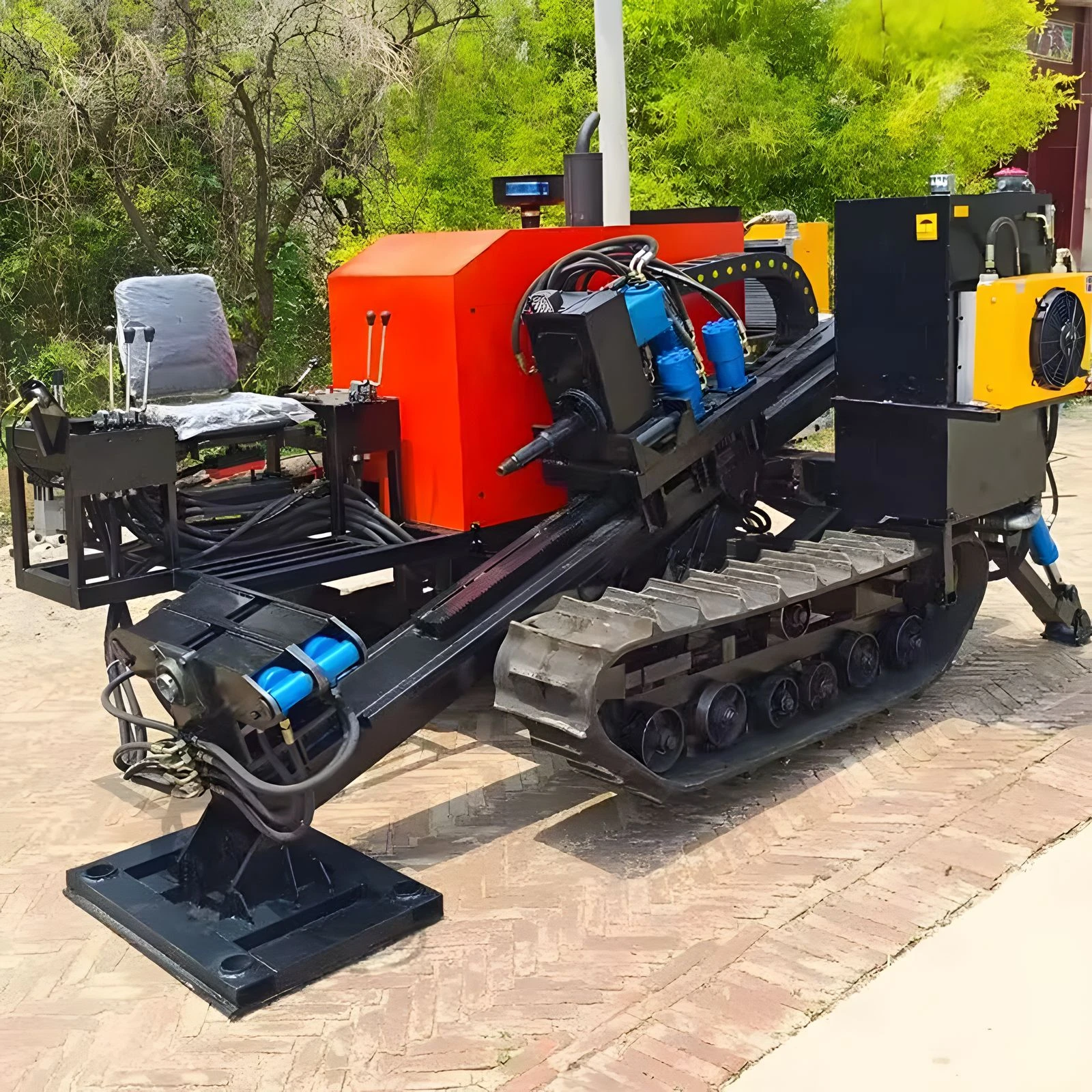 300 Meter Horizontal Directional Drilling Machine / 20 Ton HDD Machine High Power Engine Pump 300-1200mm Drilling Diameter