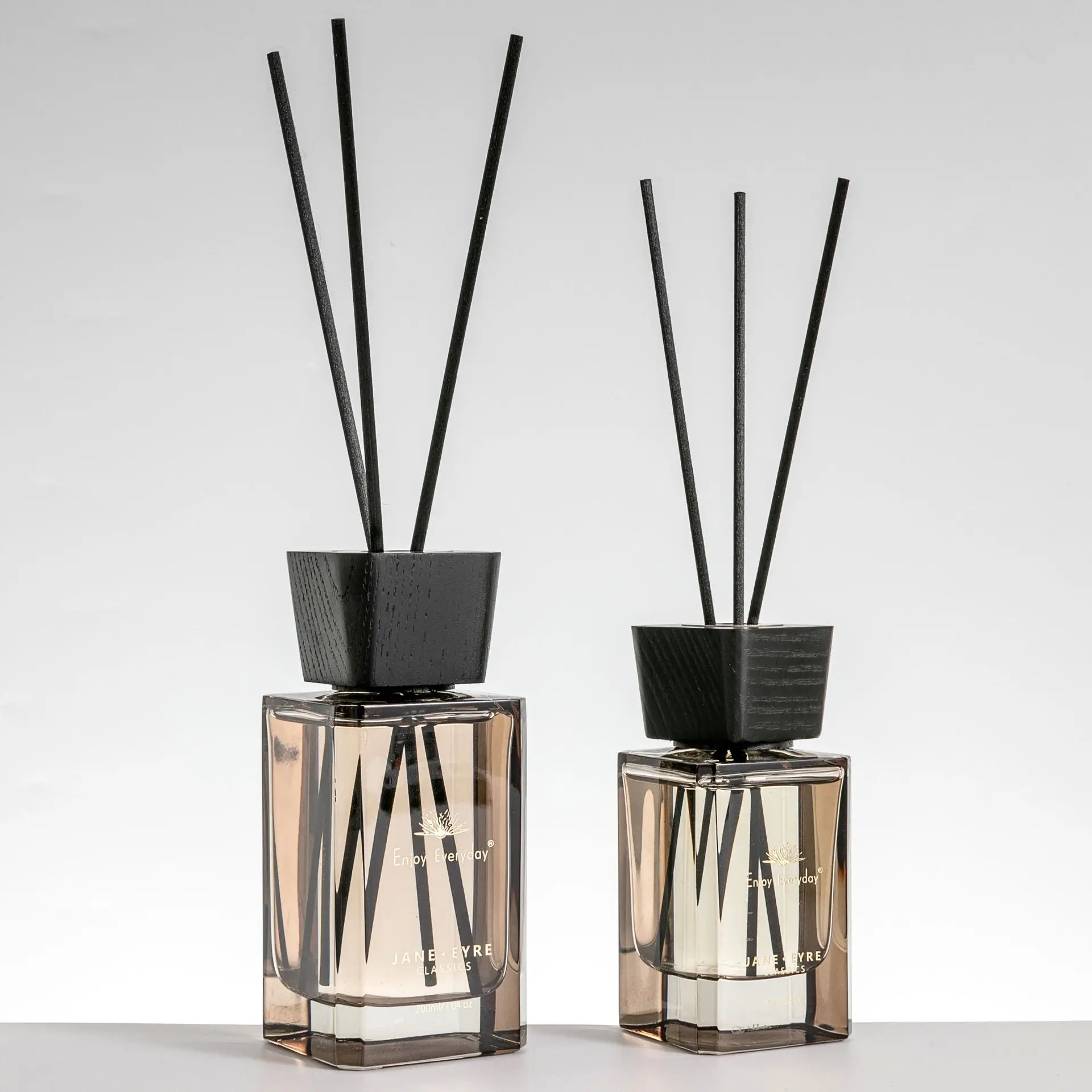 Hot Sale Luxury Home Air Freshener Amber Glass Bottle Reed Diffuser Long Lasting Fragrance Diffuser for Hotel