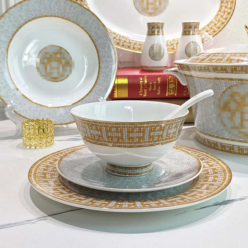 Ensemble de vaisselle en porcelaine avec porcelaine chinoise rouge chinois  Caractéristiques de la conception 58pcs ensembles de dîner 43pcs ensemble