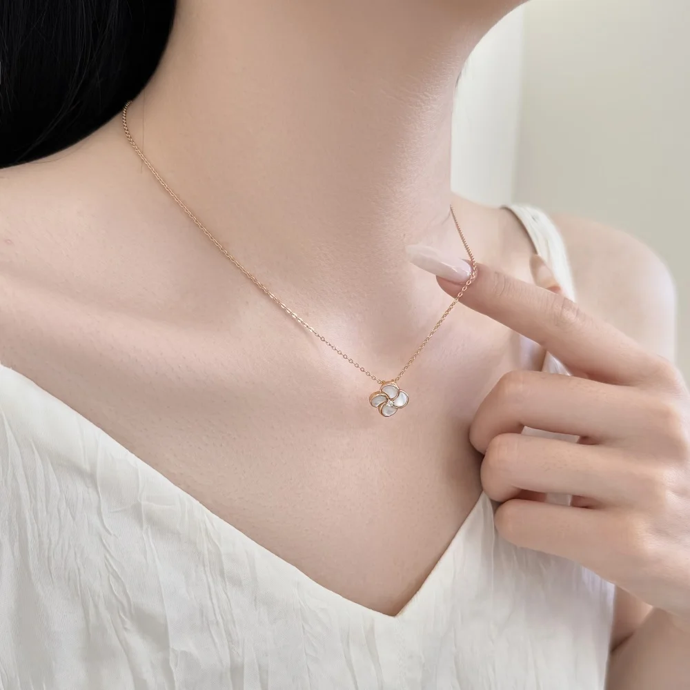 KAKODIY rhodium champagne gold-plated clover necklace four-leaf clover necklace flower lucky pendant exquisite jewelry gift detail 5