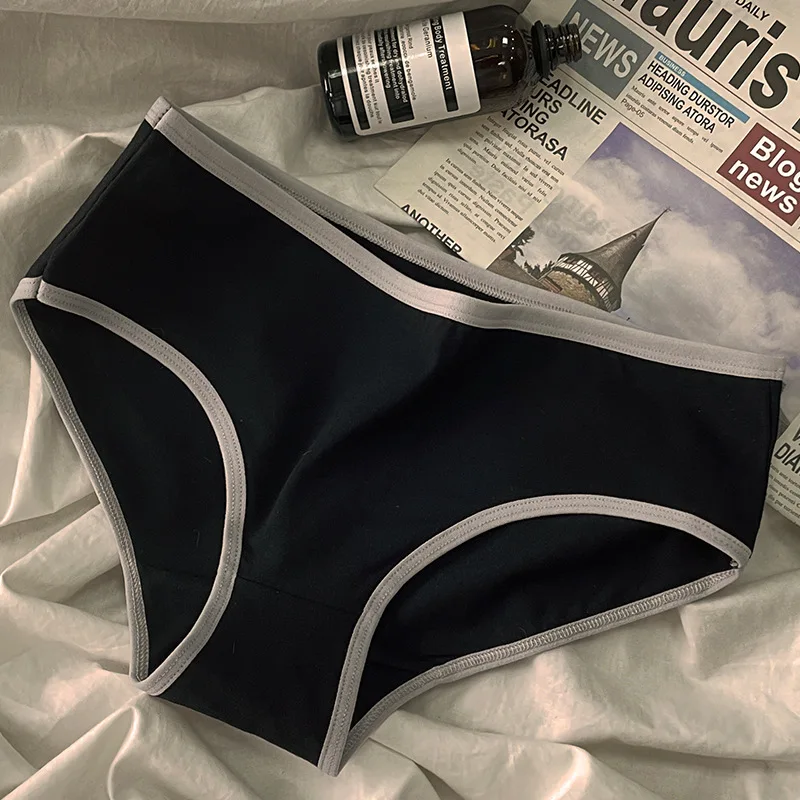 Hot-selling Women's Beautiful Sexy Panties for Woman Underwear Mid-waist Day Black and White Cotton Women's Triangle Pants