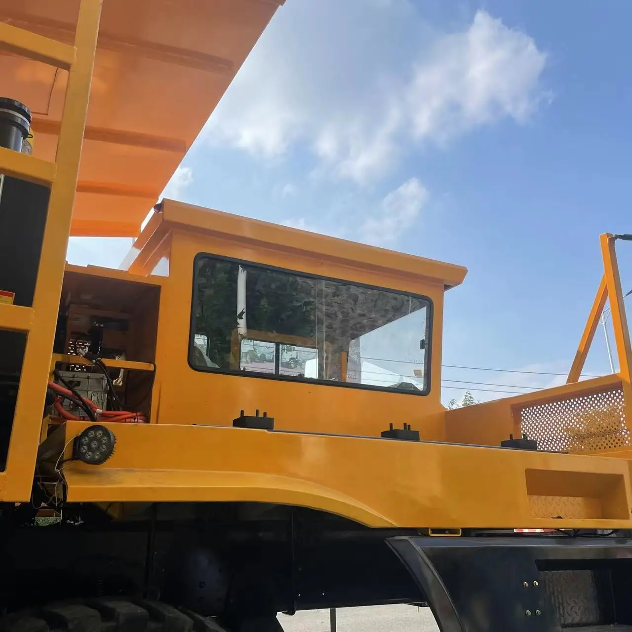 Heavy duty 370kW Electric Mining Dump Truck 138tons 60CBM 6x6 drive Permanent magnet synchronous 327.6kWh Lithium Battery
