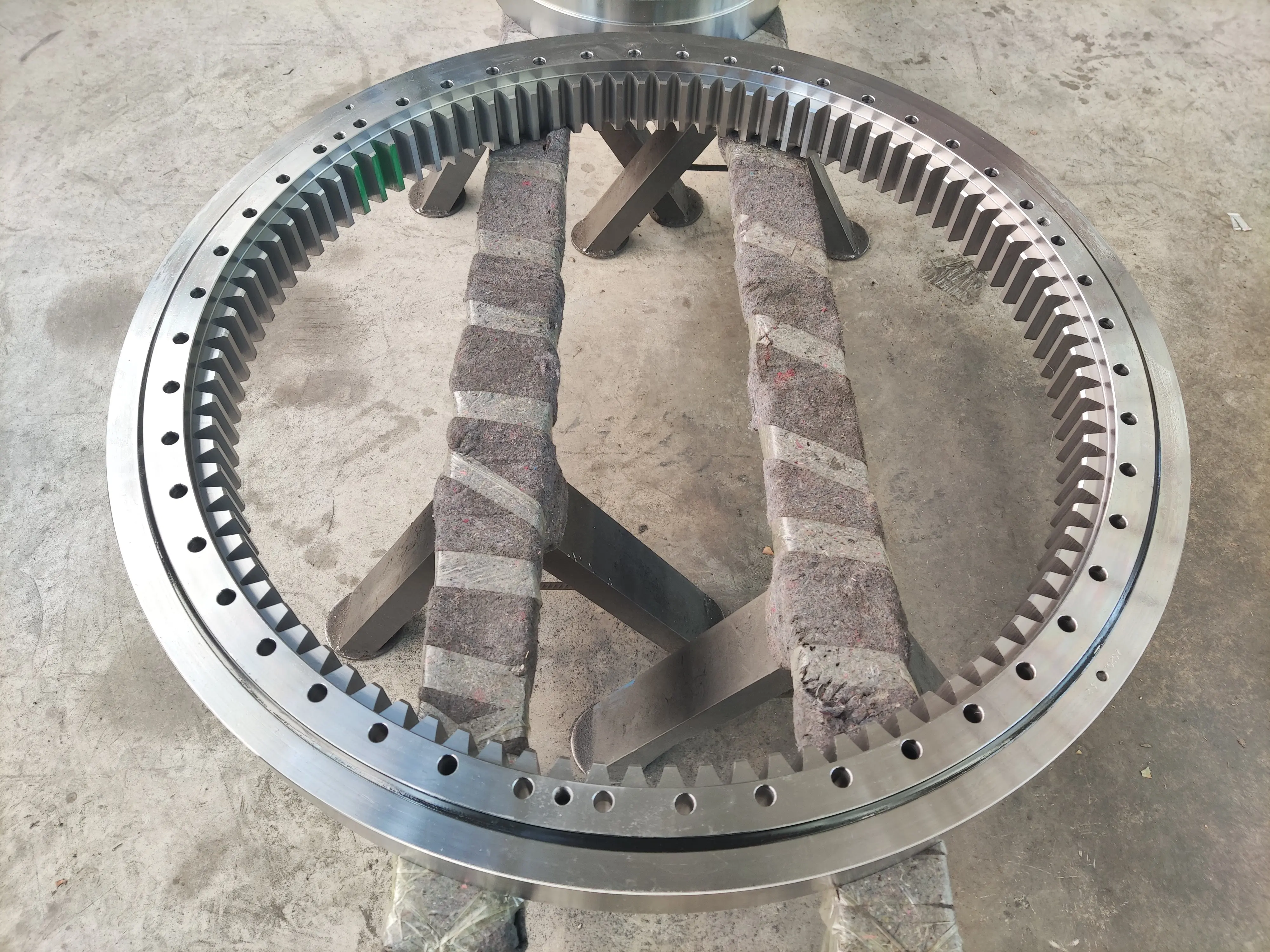 CLG921 CLG922 CLG225 800300061 Standard Internal Gear Crane Small Slewing Ring Bearing for Truck Crane
