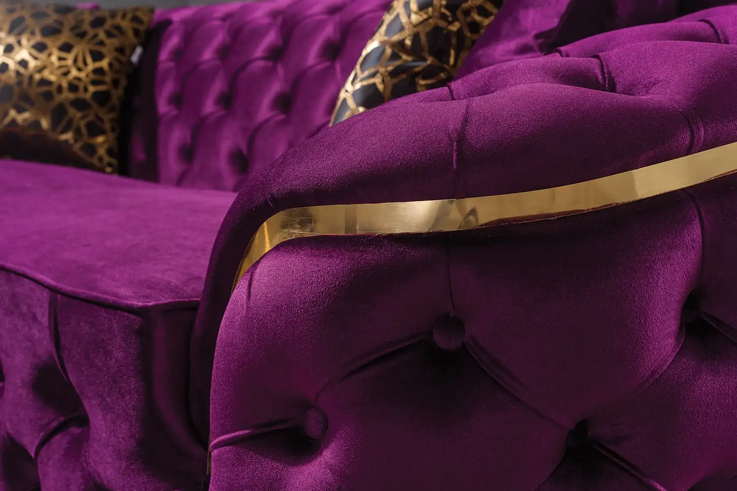 Winforce Factory Outlet Modern Chesterfield Sofa Italian Purple Velvet Elegant Sofa Couch Luxury Sofa Set Furniture Living Room
