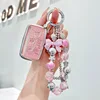 Una cadena rosa+mano