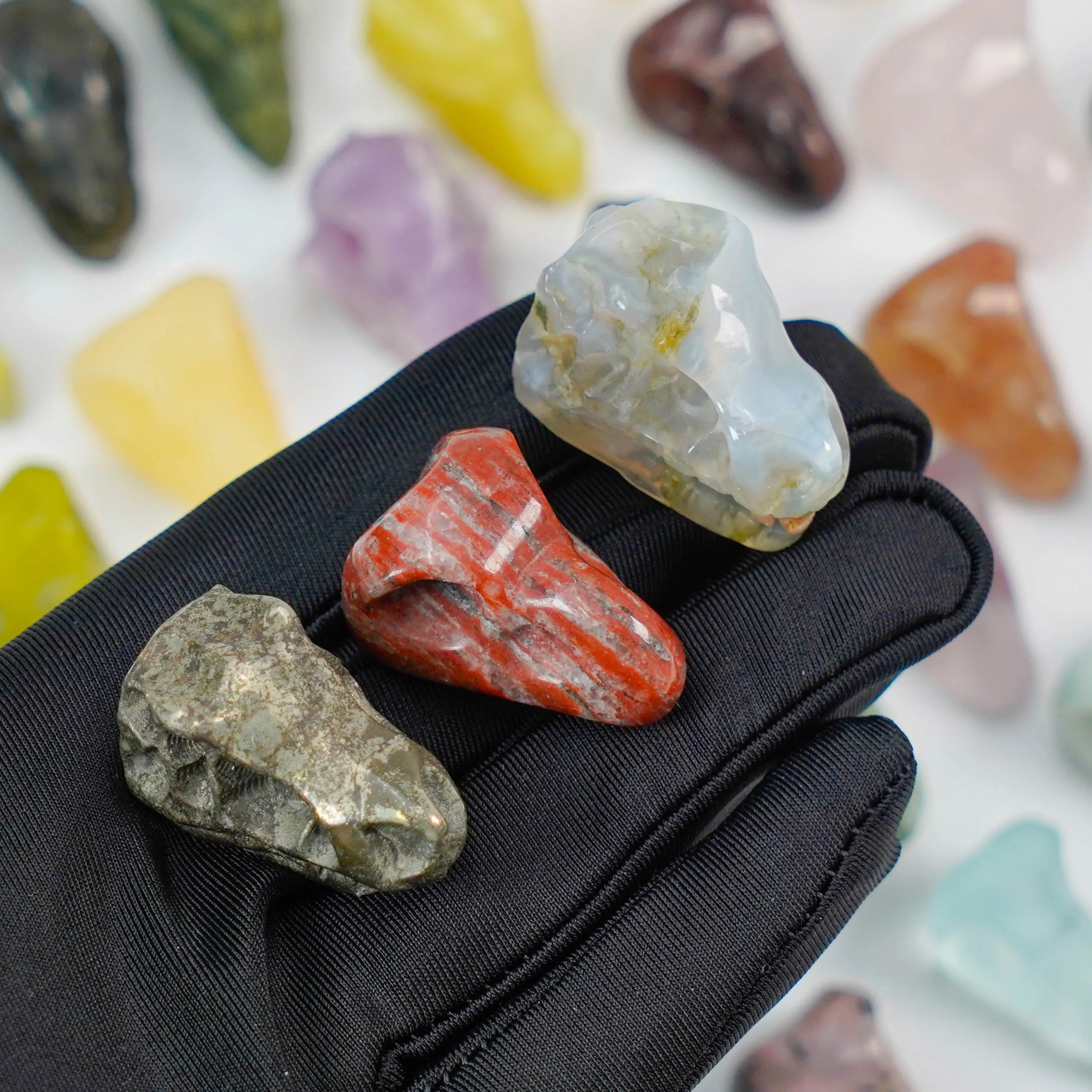 Natural 3CM Dragon Head Quartz Crystal Hand-Carved Love Theme Home Decoration with Laser Printed Mini Skulls for Gifts