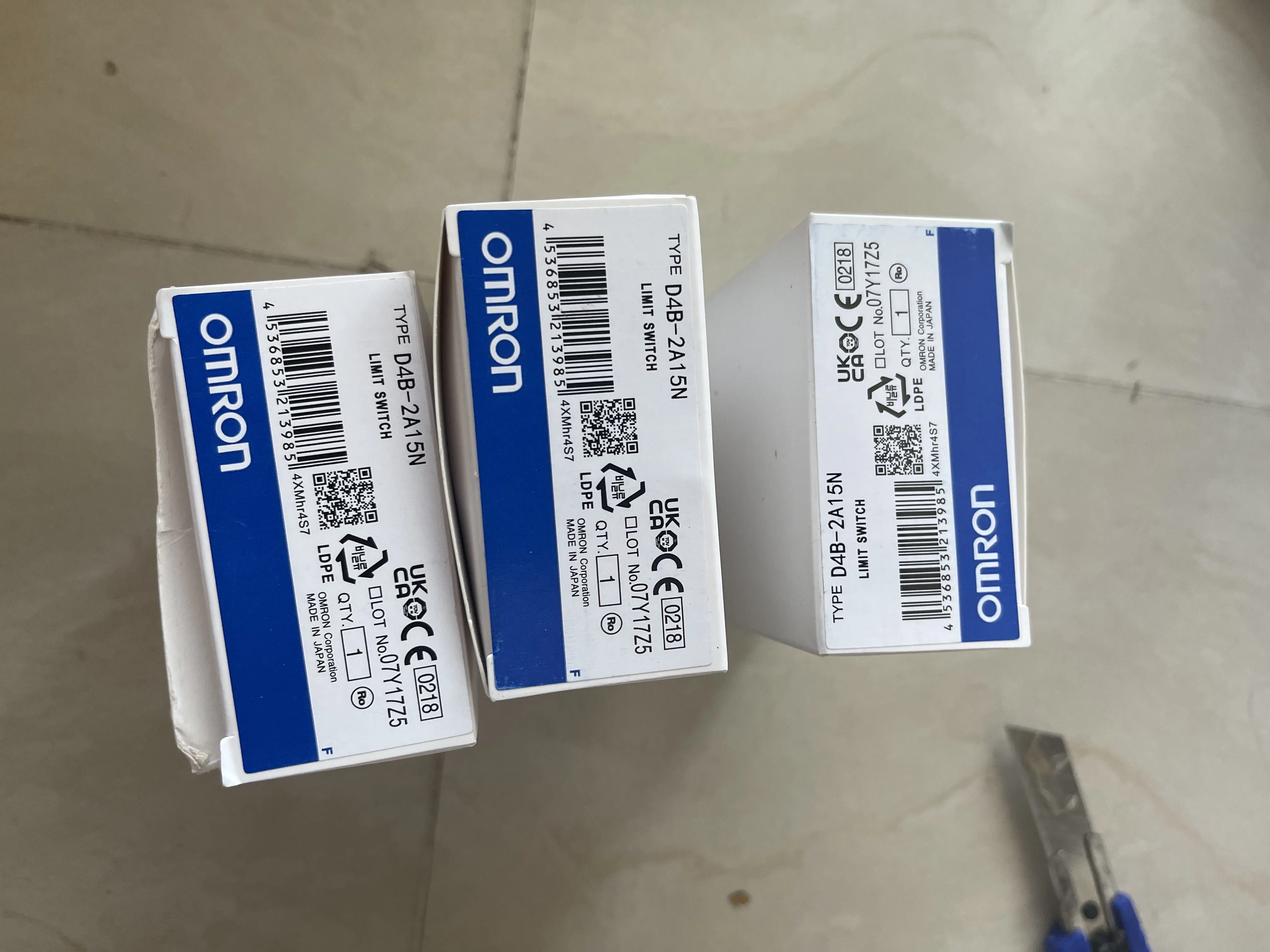 Omron Limit Switch D4B-2A15N Omron Limit Switch D4B-2A15N
