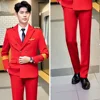 Blazer e pantaloni rossi da uomo