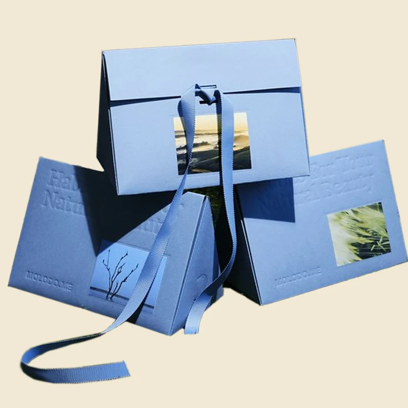 Haute gamme Triangulaire Verticale Conception spéciale Grande Boîte d'emballage cadeau Naturelle avec ruban Soins personnels Serviettes personnalisées Papier Logo