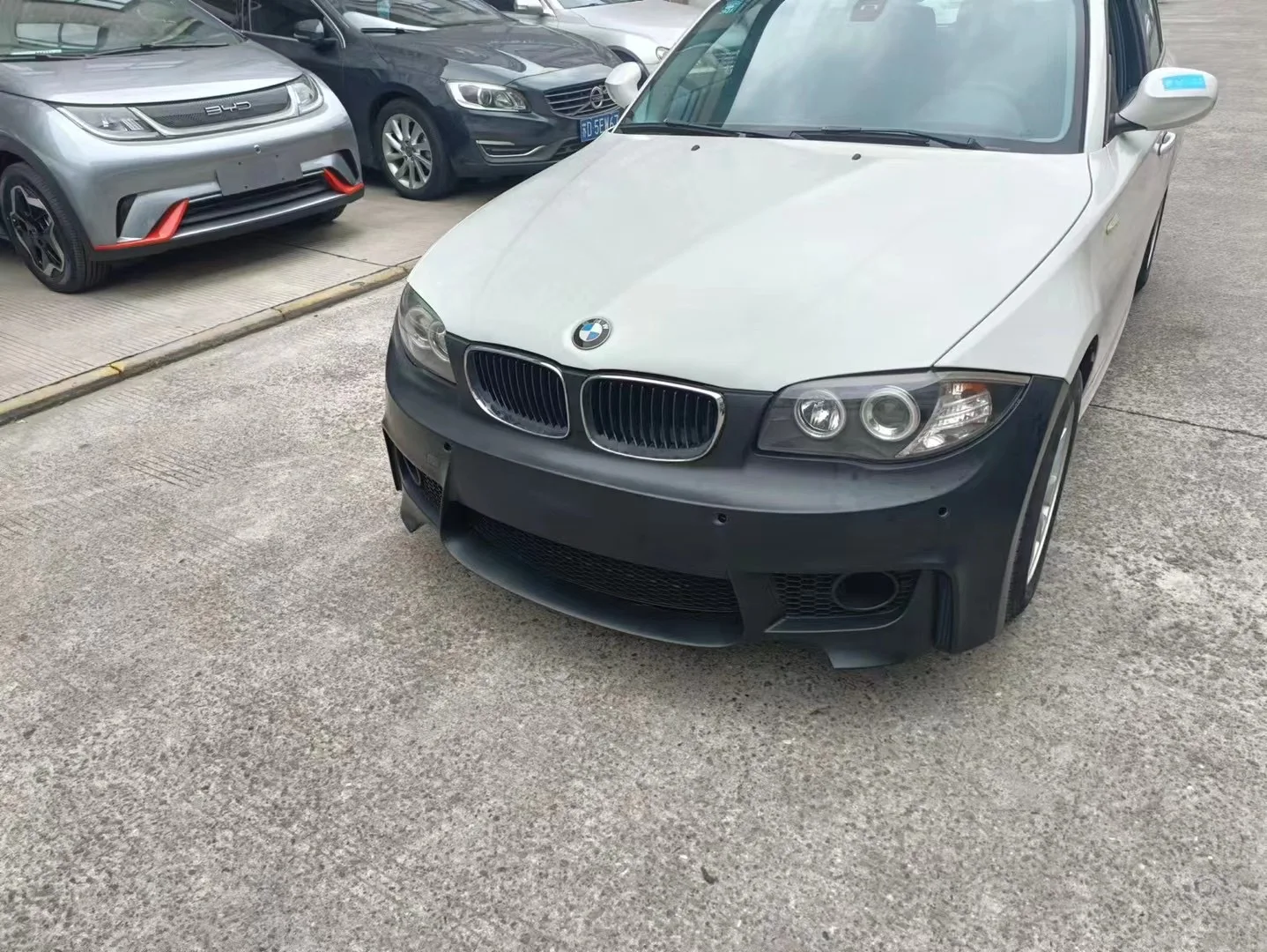For XLstyling New Car Conversion Upgrade 1M Front Bumper Facelift Body Kit for BMW E81 E82 E87 with Black Carbon Fiber Look