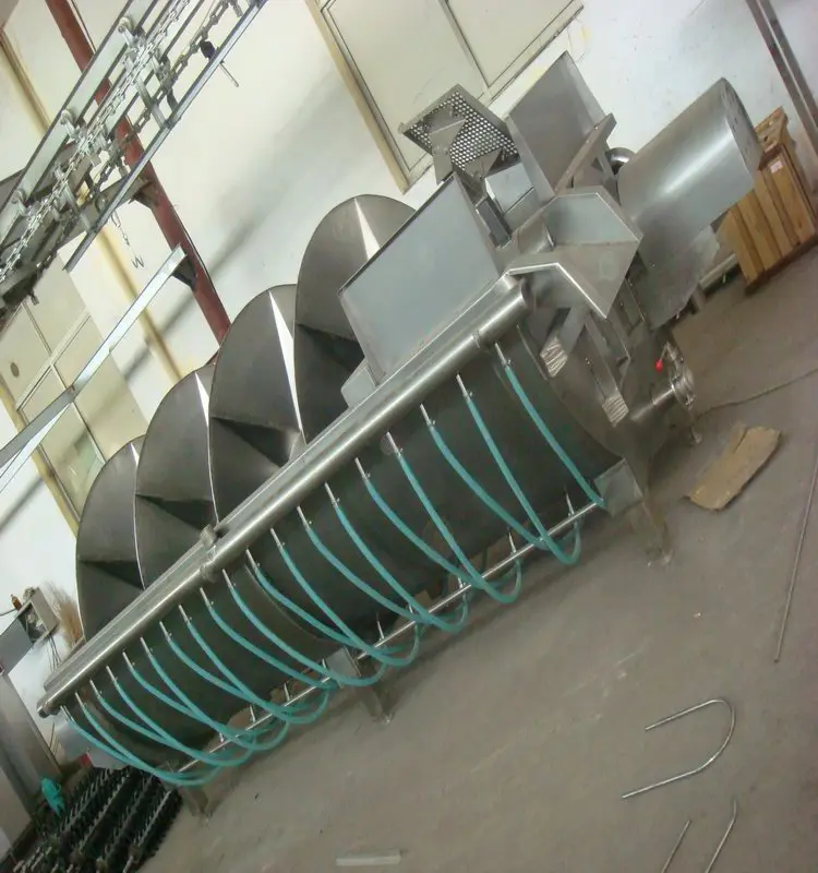 Poultry processing plant with slaughtering equipment